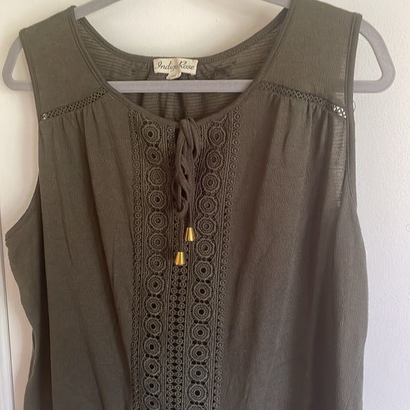 Indigo Rose brand sleeveless top. Color Hunter green. Size 1X - Picture 3 of 3